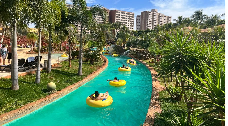 Rio Lento é uma das atrações do Hot Beach park, em Olímpia